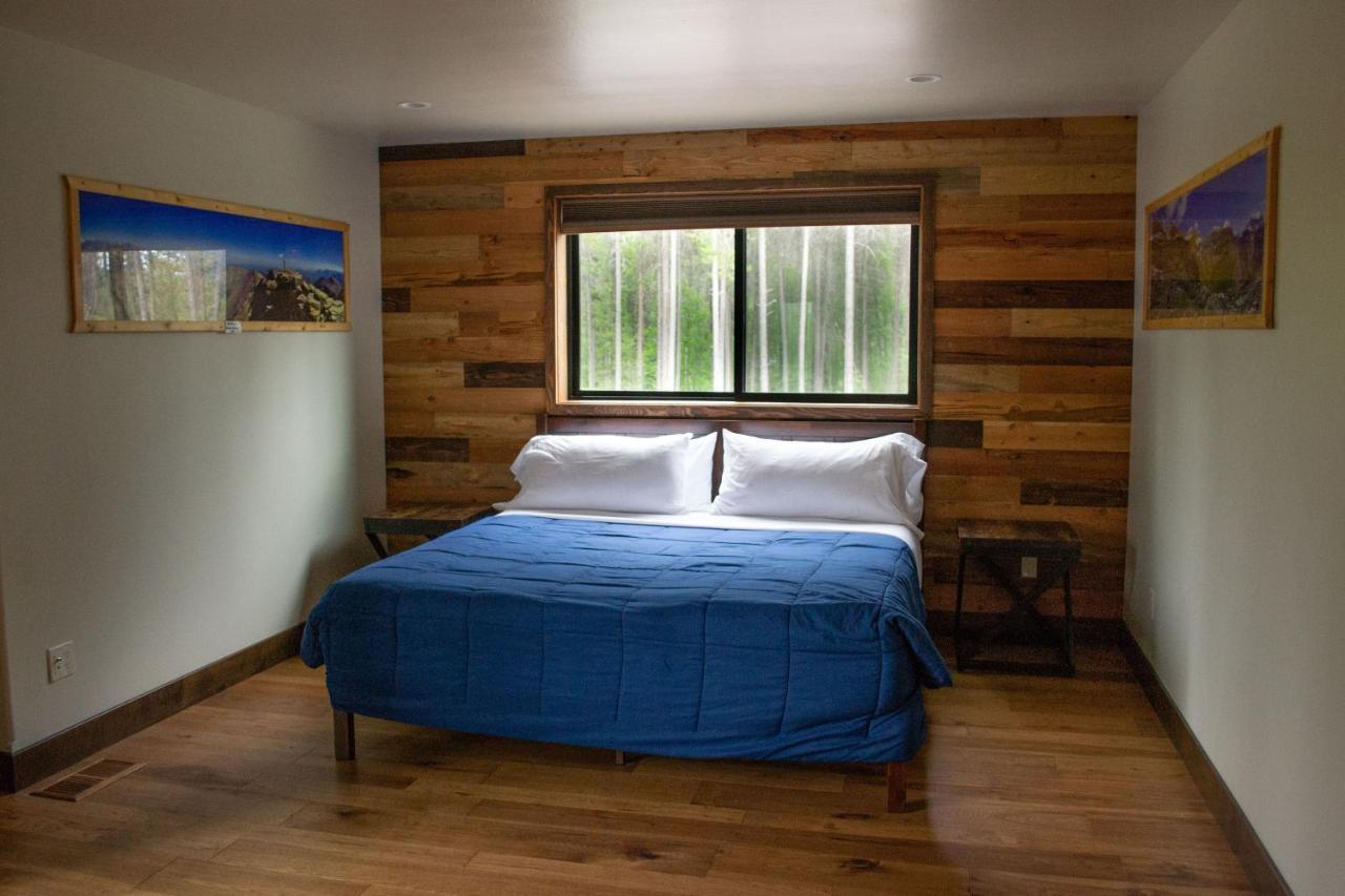 Glacier Homestead Coram Exterior foto
