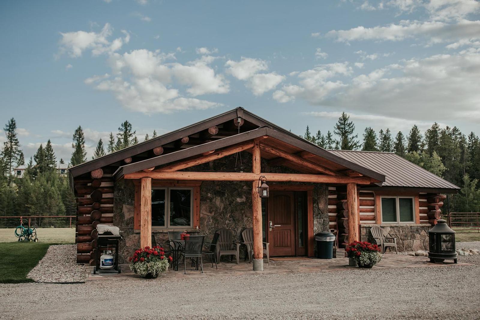 Glacier Homestead Coram Exterior foto