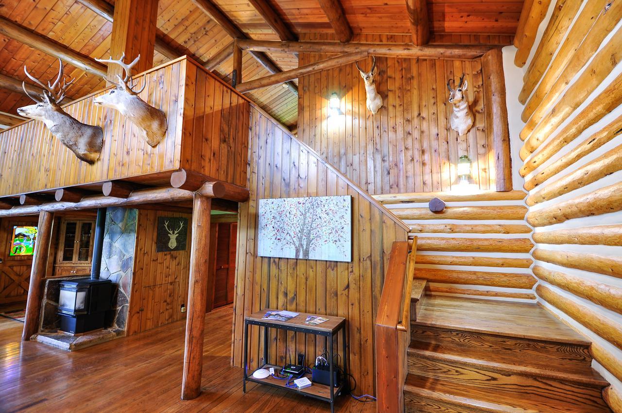 Glacier Homestead Coram Exterior foto