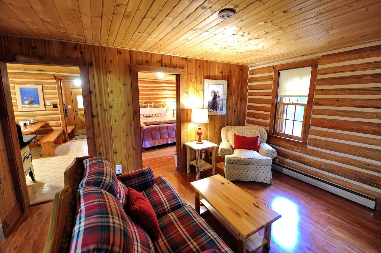 Glacier Homestead Coram Exterior foto